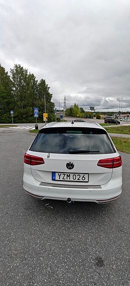 Volkswagen Passat 3 of 9