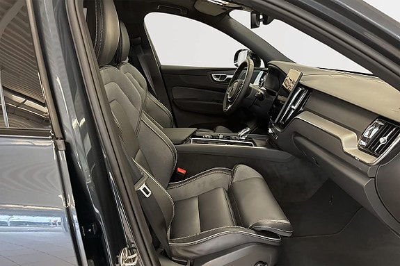 Volvo XC60 5 of 30