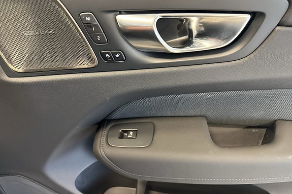 Volvo XC60 17 of 30