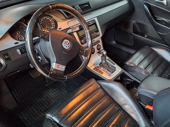 Volkswagen Passat 3 of 9
