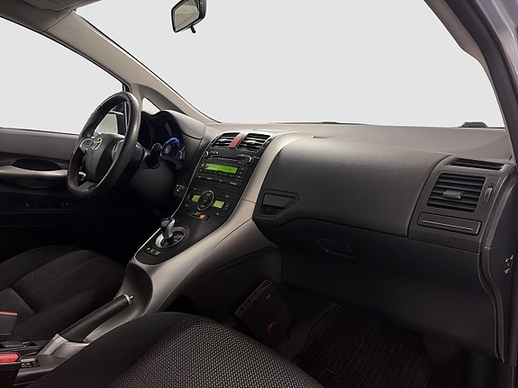 Toyota Auris 5 of 14