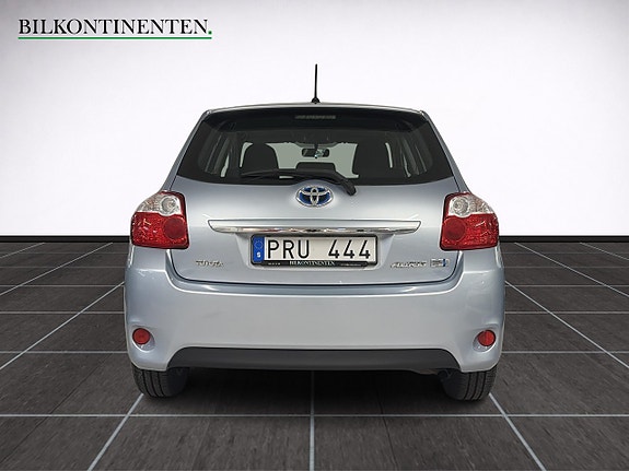 Toyota Auris 8 of 14