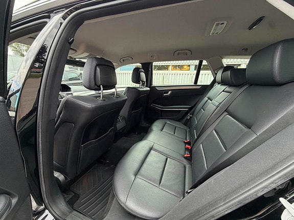 Mercedes-Benz E220 13 of 23