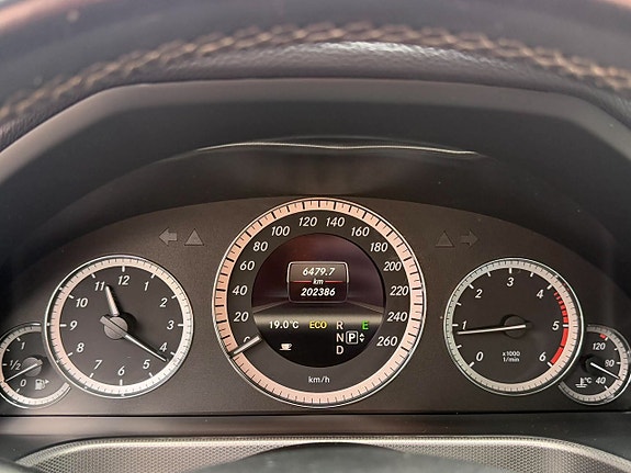Mercedes-Benz E220 20 of 23