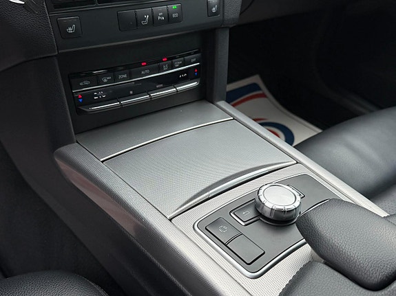 Mercedes-Benz E220 19 of 23