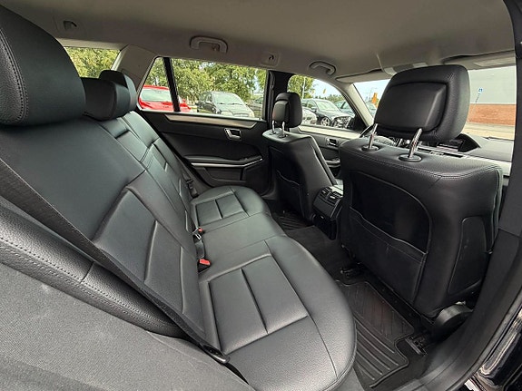 Mercedes-Benz E220 15 of 23