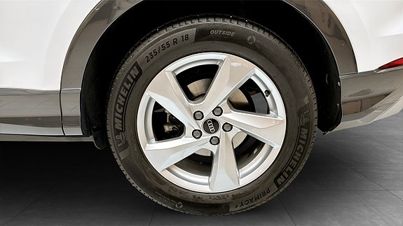 Audi Q3 6 of 15