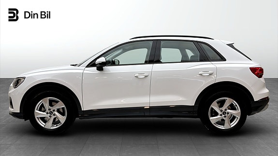 Audi Q3 2 of 15