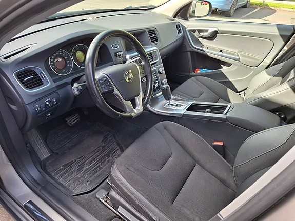 Volvo V60 4 of 5