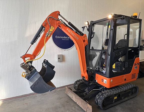 Hitachi ZX19-5A CR – Minigrävare- endast 1 599 timmar! 3 of 11