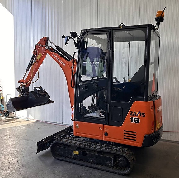 Hitachi ZX19-5A CR – Minigrävare- endast 1 599 timmar! 2 of 11