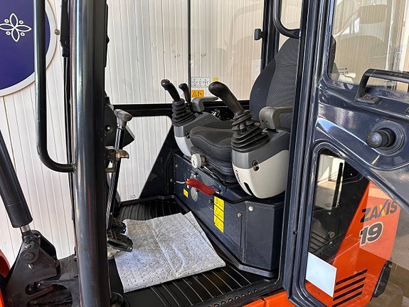 Hitachi ZX19-5A CR – Minigrävare- endast 1 599 timmar! 6 of 11