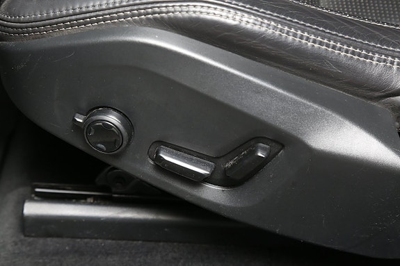 Volvo XC60 15 of 30