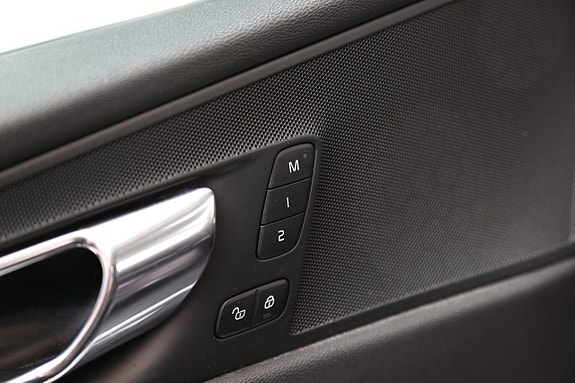 Volvo XC60 14 of 30