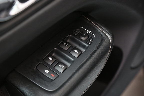 Volvo XC60 13 of 30