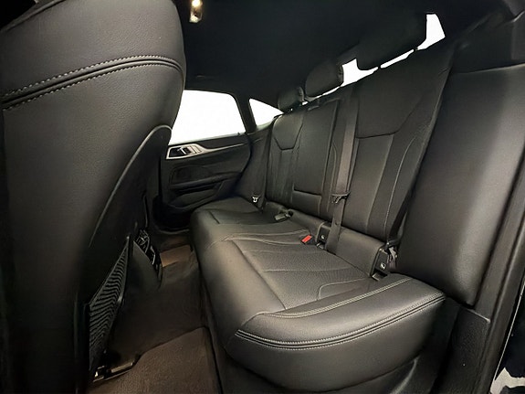 BMW i4 28 of 30