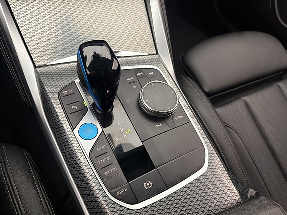 BMW i4 25 of 30