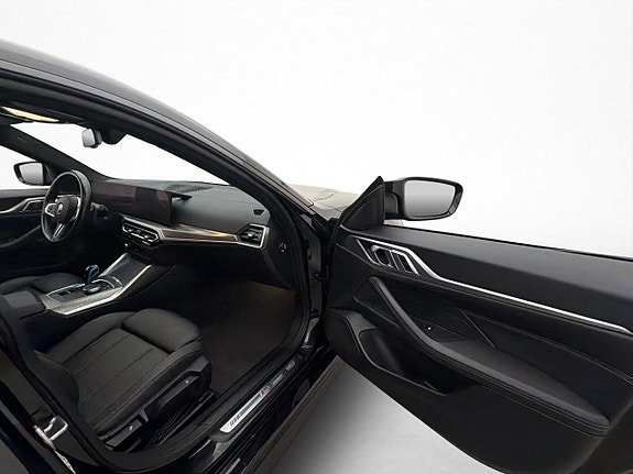 BMW i4 27 of 30