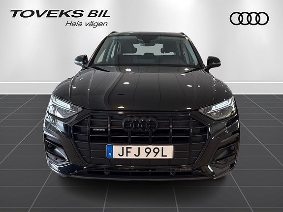 Audi Q5 2 of 16