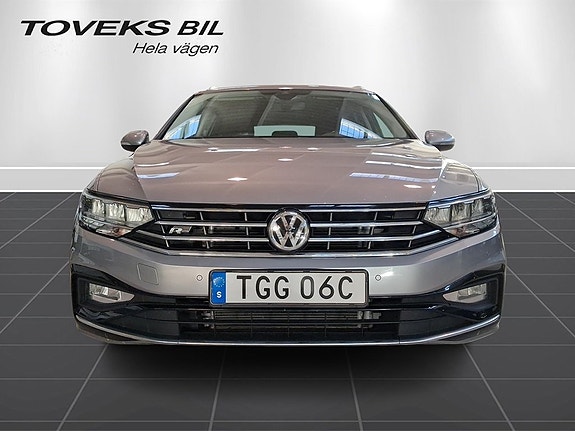 Volkswagen Passat 8 of 15