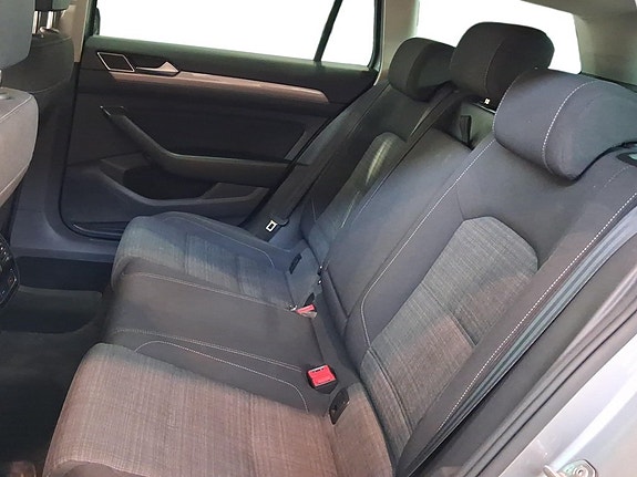 Volkswagen Passat 14 of 15