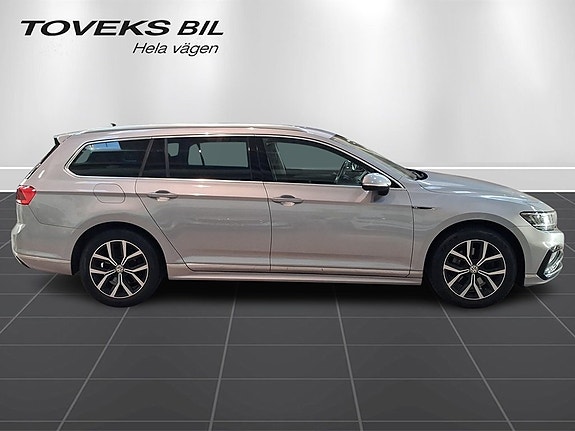 Volkswagen Passat 6 of 15