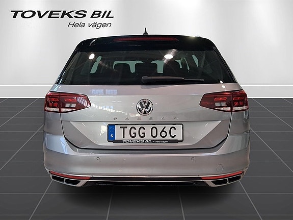 Volkswagen Passat 4 of 15