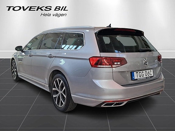 Volkswagen Passat 3 of 15
