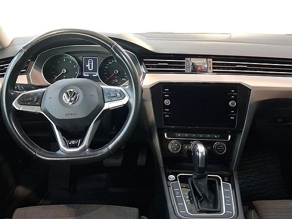 Volkswagen Passat 10 of 15