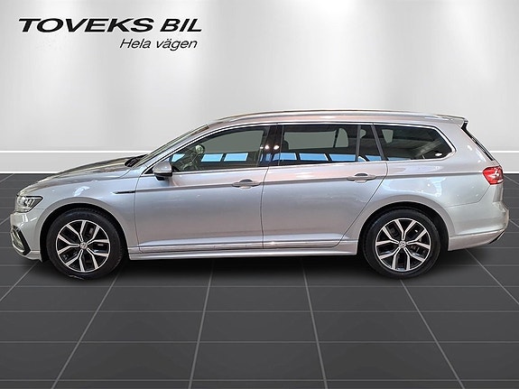 Volkswagen Passat 2 of 15