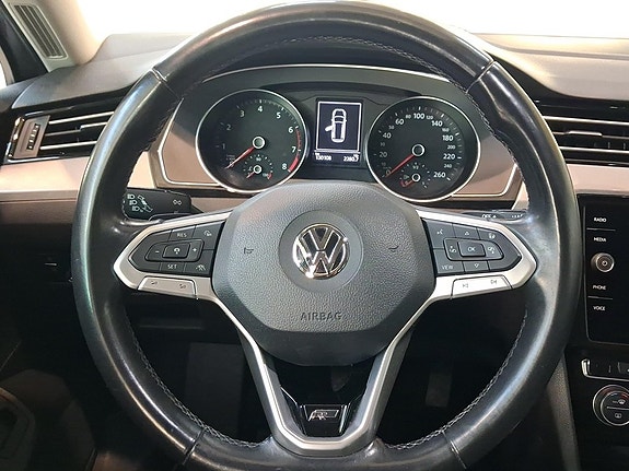 Volkswagen Passat 11 of 15