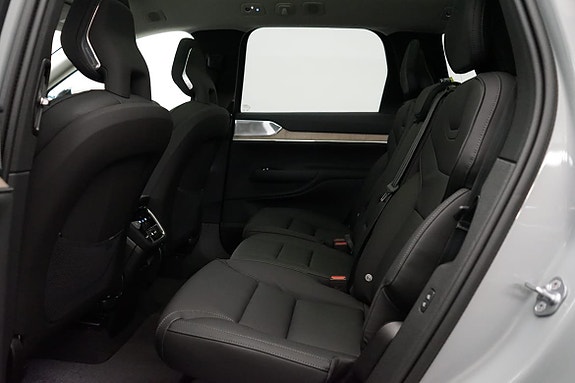 Volvo EX90 6 of 17