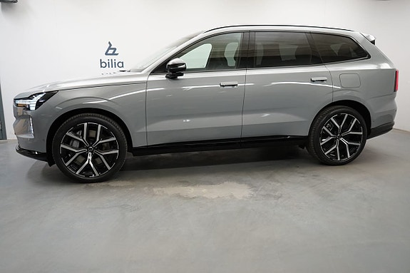 Volvo EX90 2 of 17