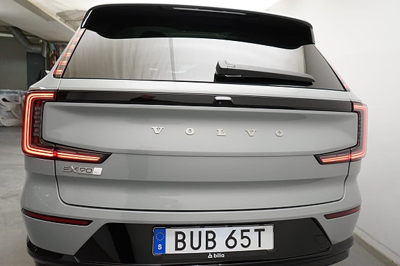 Volvo EX90 14 of 17