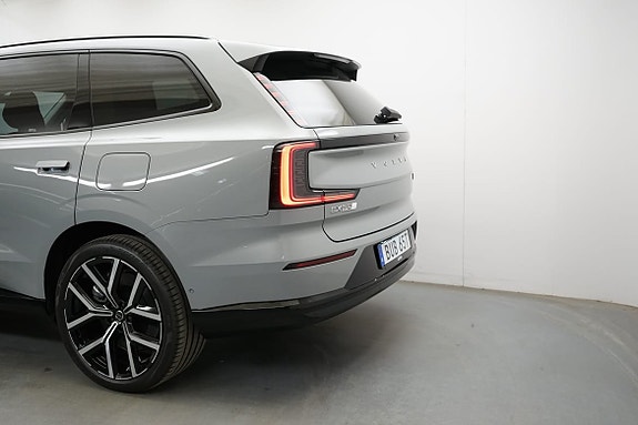 Volvo EX90 3 of 17