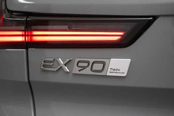 Volvo EX90 13 of 17