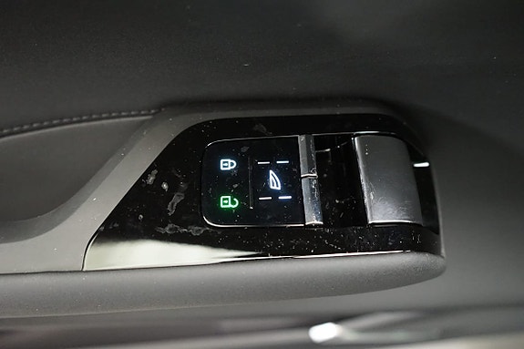 Volvo EX90 8 of 17