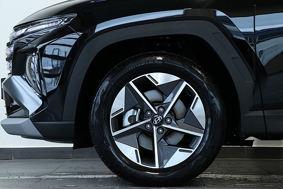 Hyundai Tucson 2 of 17