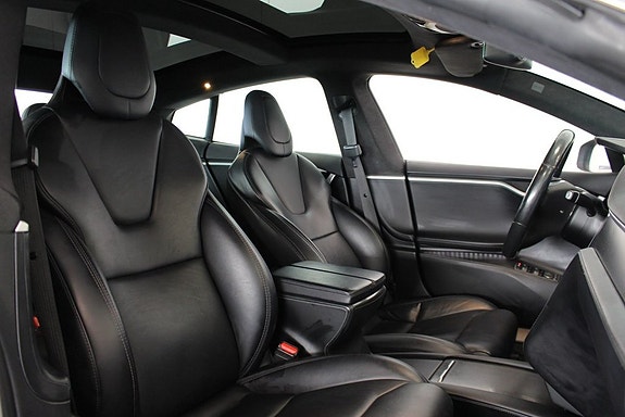 Tesla Model S 10 of 17