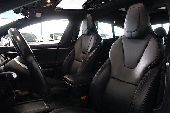 Tesla Model S 16 of 17