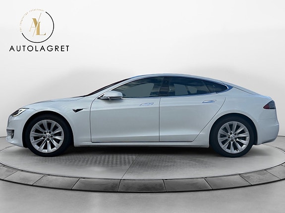 Tesla Model S 2 of 17