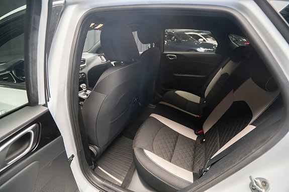 Kia ProCeed 18 of 24
