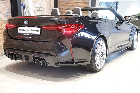 BMW M4 3 of 17
