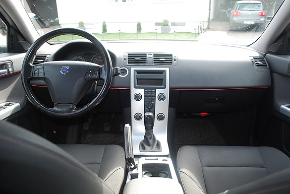 Volvo V50 6 of 8