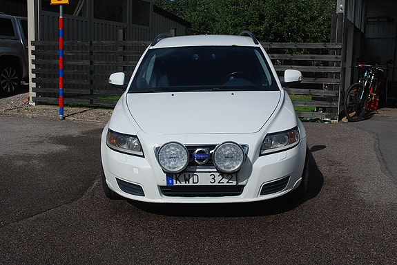 Volvo V50 2 of 8