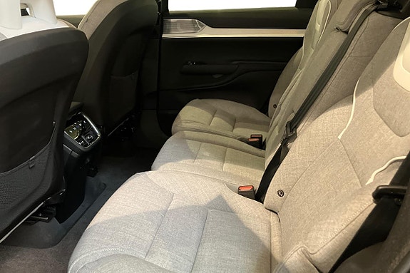 Volvo EX90 13 of 22