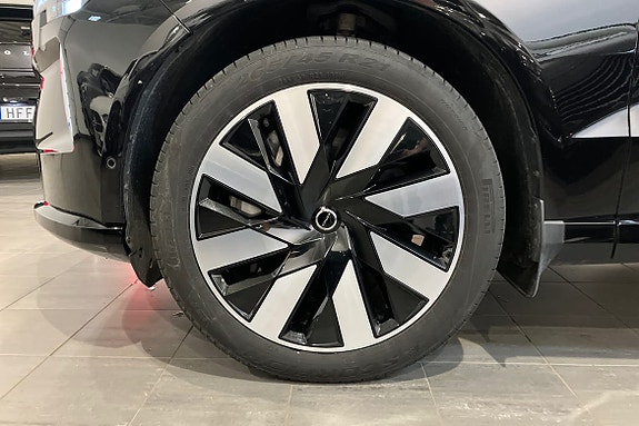 Volvo EX90 17 of 22