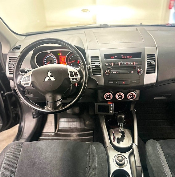 Mitsubishi Outlander 13 of 20