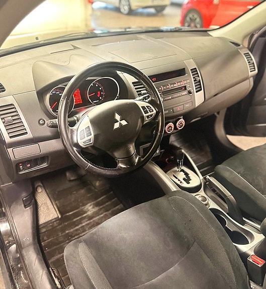 Mitsubishi Outlander 12 of 20
