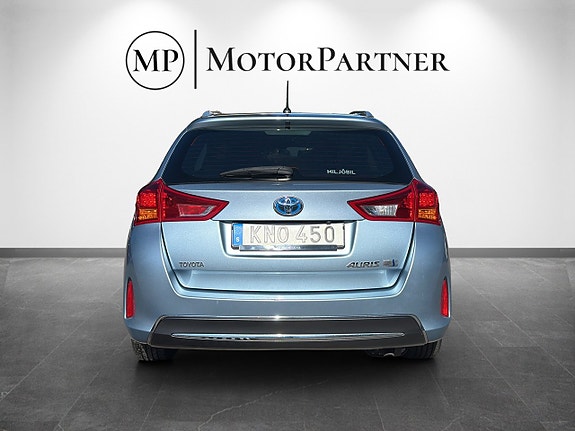 Toyota Auris 6 of 17